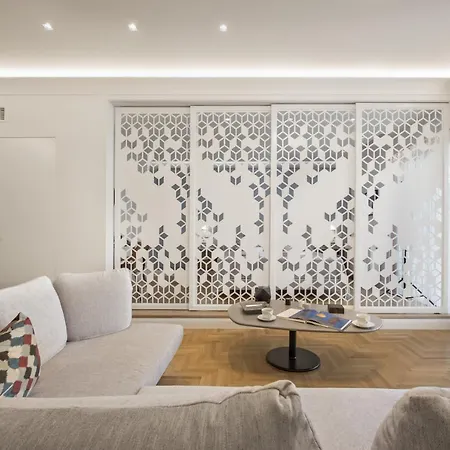 Chic At Mavilli Sq. Apartment *