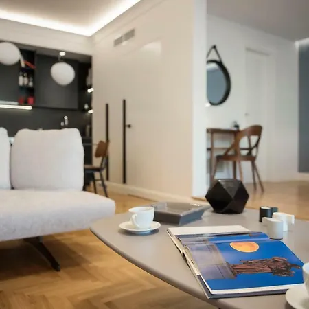Apartment Chic At Mavilli Sq.